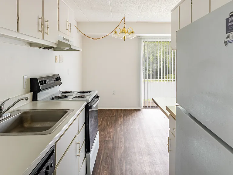 Riverside Village Apartments — Photo 21
