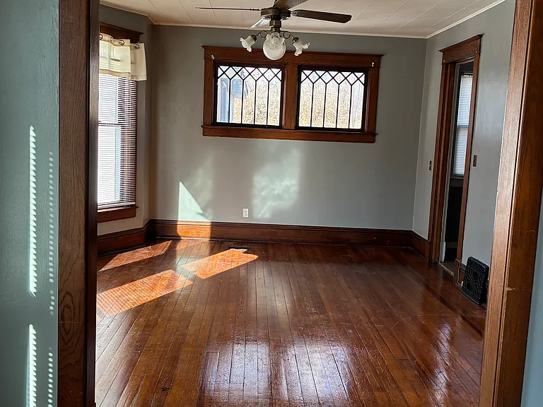 215 N 9th St — Photo 6