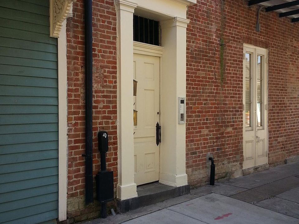 1206 Burgundy street entrance