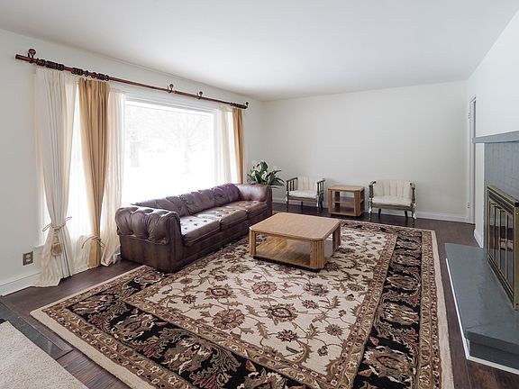 3rd image of 3004 Fleetwood Dr