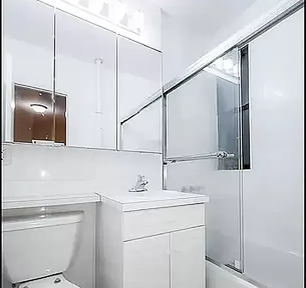 214 E 51st St #4F — Photo 4