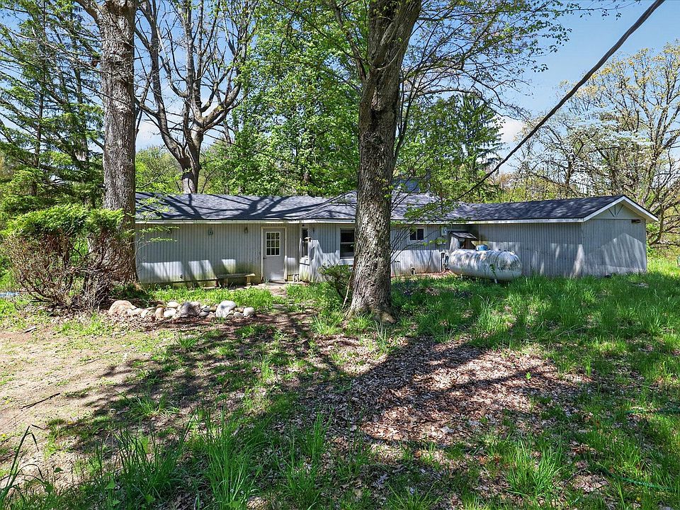 1st image of 56447 Twin Lakes Rd