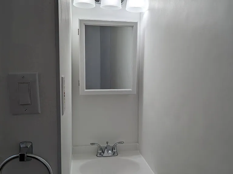 250 Pawling Ave #3 — Photo 8