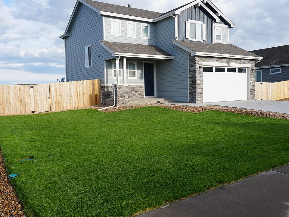 Front with privacy fence