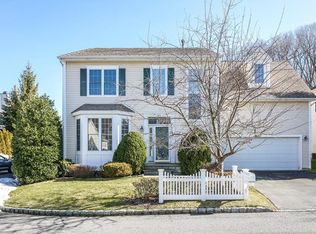 45 Ovation Ct, White Plains, NY 10603