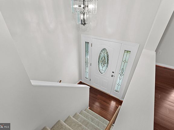 4th image of 187 Village Ct