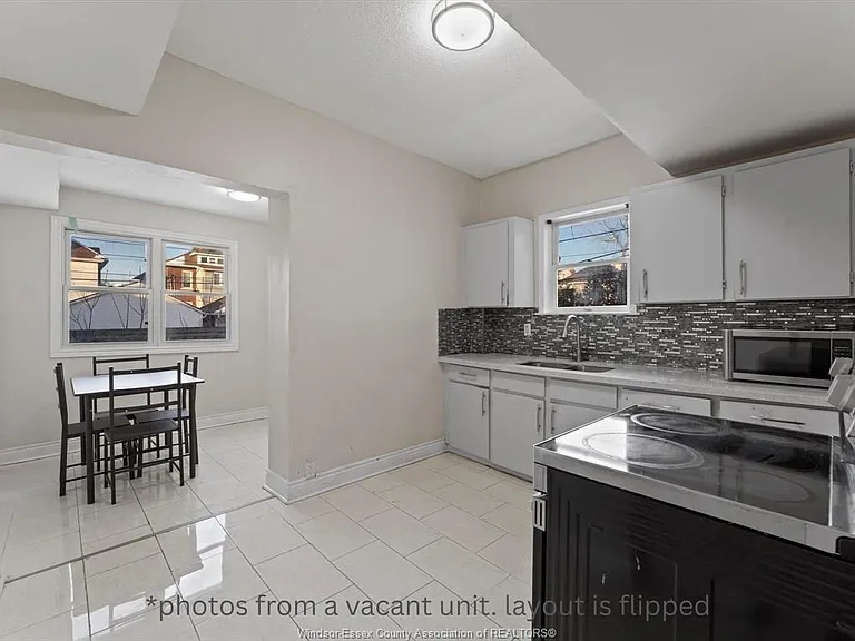 223 Gladstone Ave — Photo 10