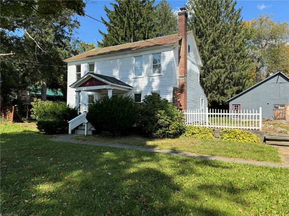 6 West St, Morris, NY 13808