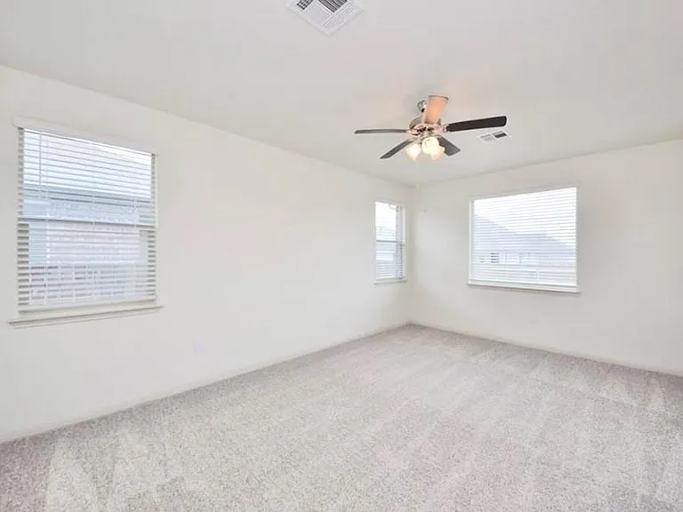 18325 Urbano Dr — Photo 13