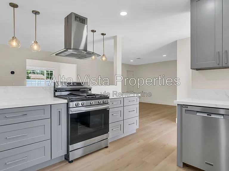 13438 Buxton Ave — Photo 5