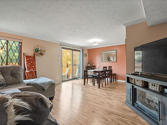 2nd image of 7534 Graystone Ct