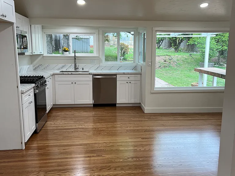 297 Mariposa Ave #B — Photo 7
