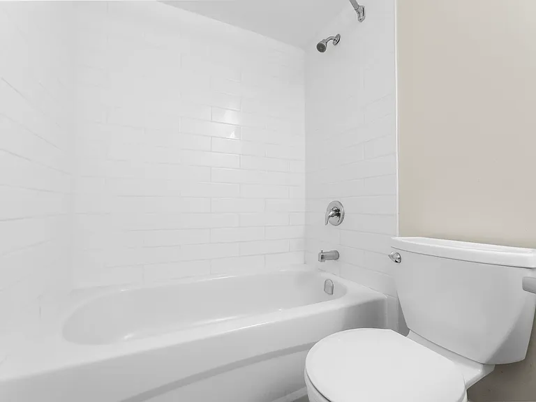 805 Grand Ave W — Photo 21