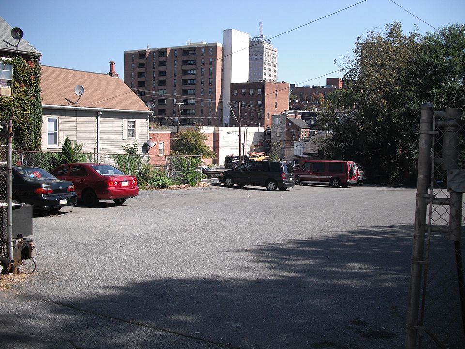 2nd image of 226 W Mifflin St