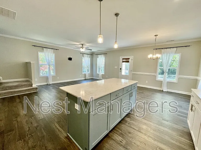 1102 Norwood St — Photo 11
