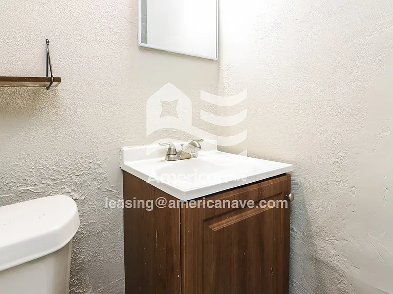 1317710_009_main_bathroom_10.jpg