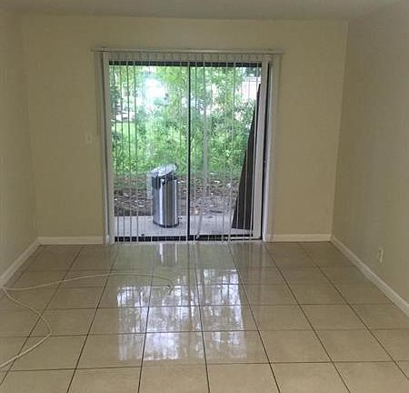 3rd image of 4020 Lakeside Dr