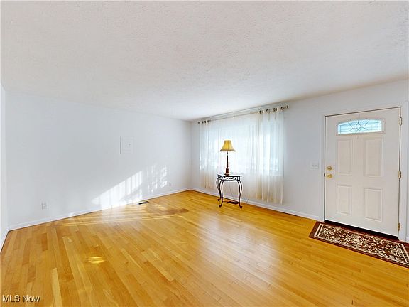 2nd image of 7561 Lake Rd