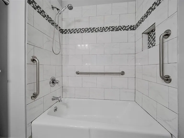 1067 Lehman St — Photo 17