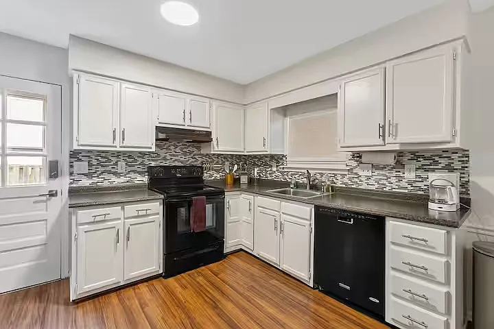 805 Horton Rd — Photo 6