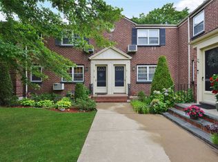 69-35 210th St, Oakland Gardens, NY 11364