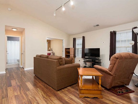 4th image of 888 Winding Oak Trl