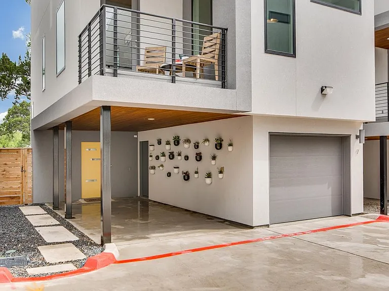 2301 Bluebonnet Ln #10 — Photo 1