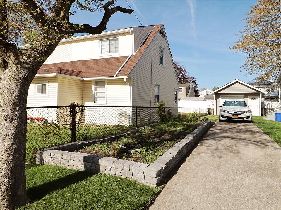 21 Cambridge St, Valley Stream, NY 11581 Zillow