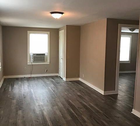 2nd image of 1306 15th St APT 1