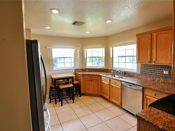 3rd image of 1708 Alexandria Ln
