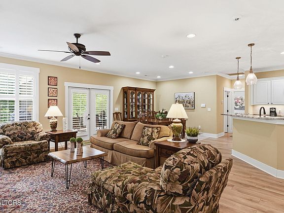 4th image of 1683 Mountain Dr