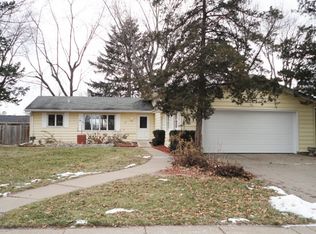 3730 Forest Rd, Davenport, IA 52807