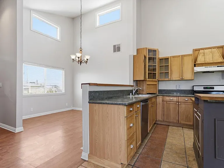 13237 E Ave W #8 — Photo 9