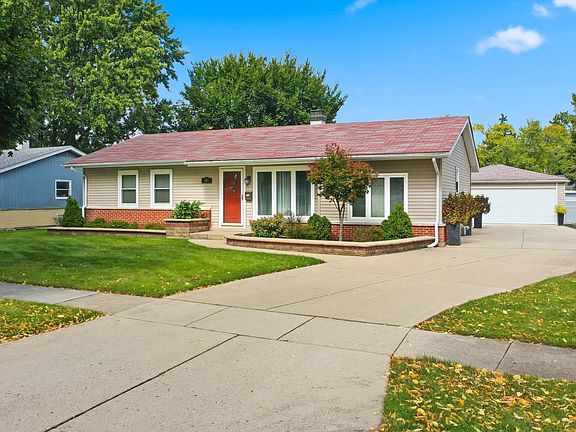 2nd image of 382 Maple Ln
