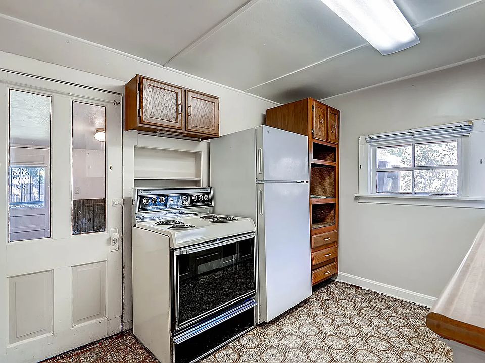 2nd image of 1851 S Franklin St #1
