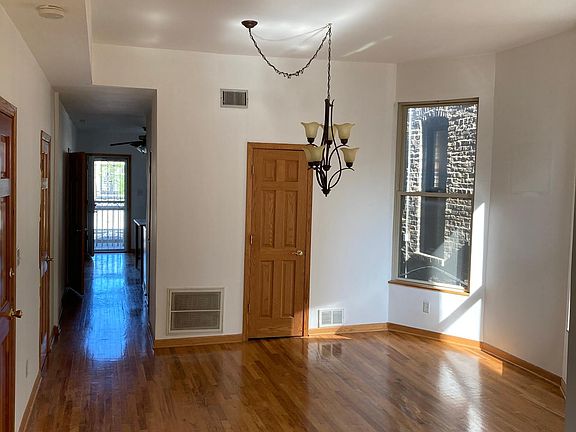 2nd image of 1621 N Winchester Ave #2