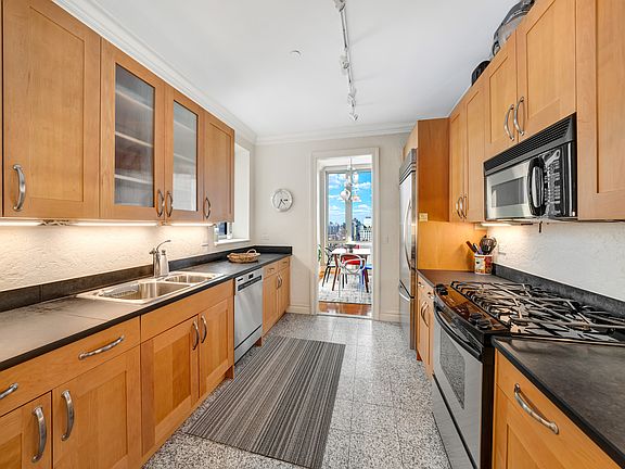 4th image of 401 E 60th St APT 33C