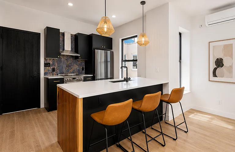 25-09 34th St #PENTHOUSE — Photo 3