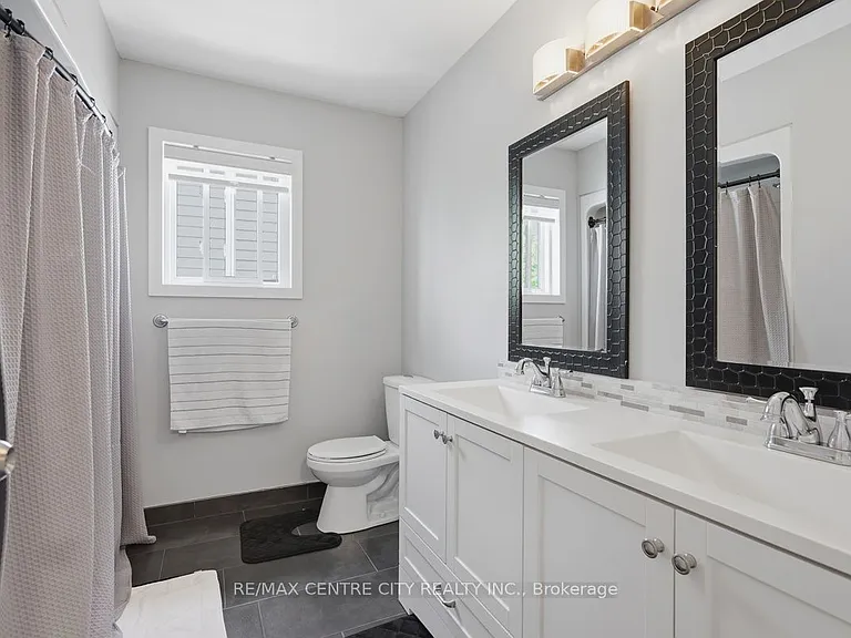1141 Crosscreek Cres — Photo 17