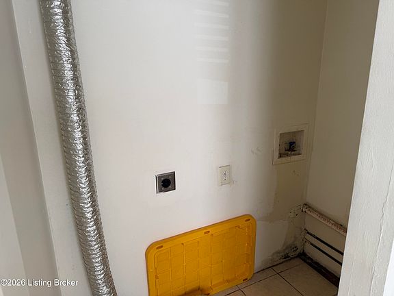 4th image of 910 Sinclair St