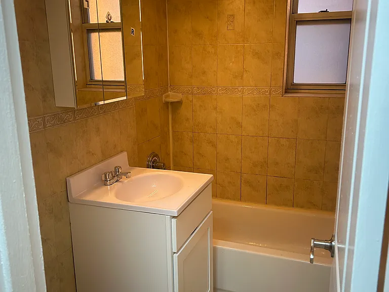 2662 W 2nd St #4B — Photo 7