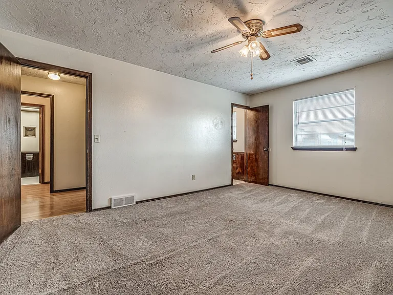 4132 NW 36th St — Photo 22