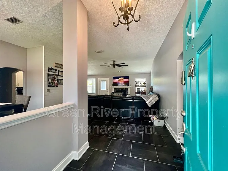 3352 Shelley Dr — Photo 5