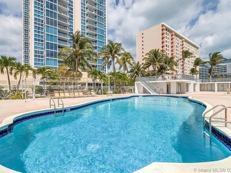 2655 Collins Ave #608 — Photo 30