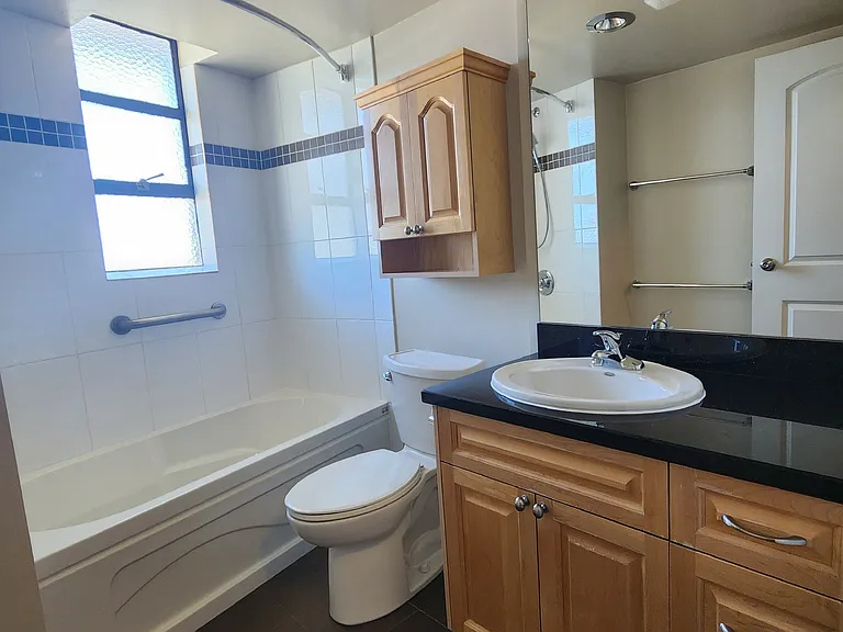 2180 Argyle Ave #604 — Photo 11