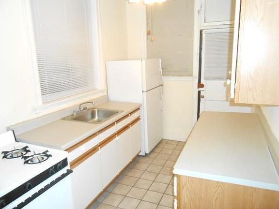 3rd image of 5212 N Damen Ave #V1