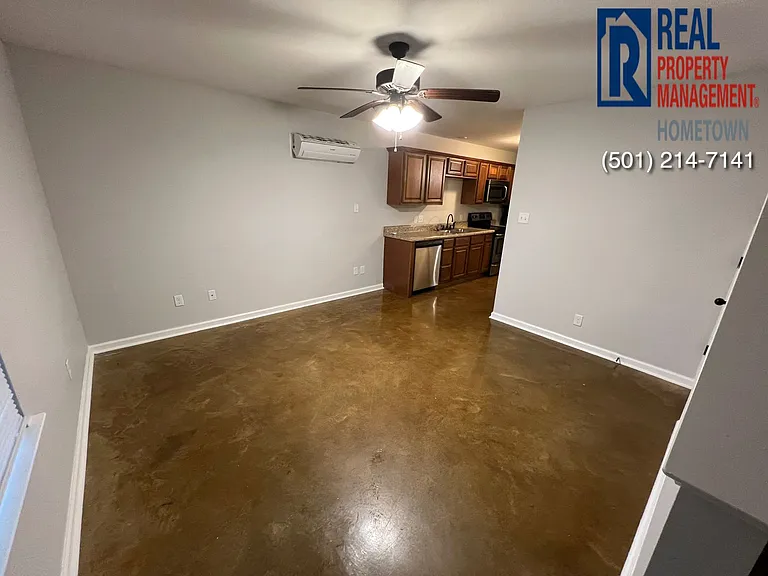226 E Maple St — Photo 2