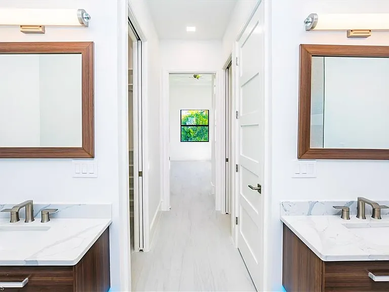 231 Legacy Ct — Photo 32