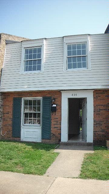 1st image of 805 Denton Cir
