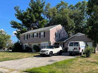 10 Crescent Rd, Willingboro, NJ 08046